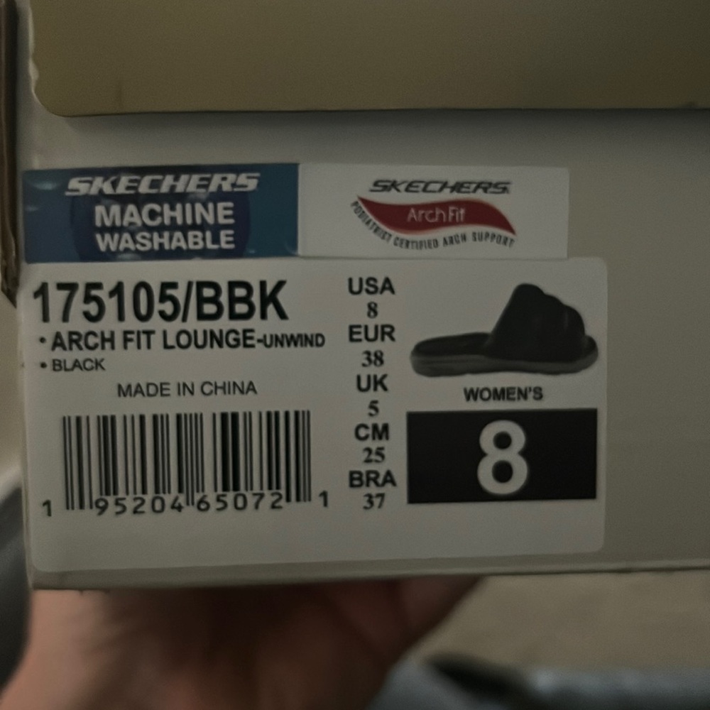 Brand new slippers with tags. Waited too long to return them.